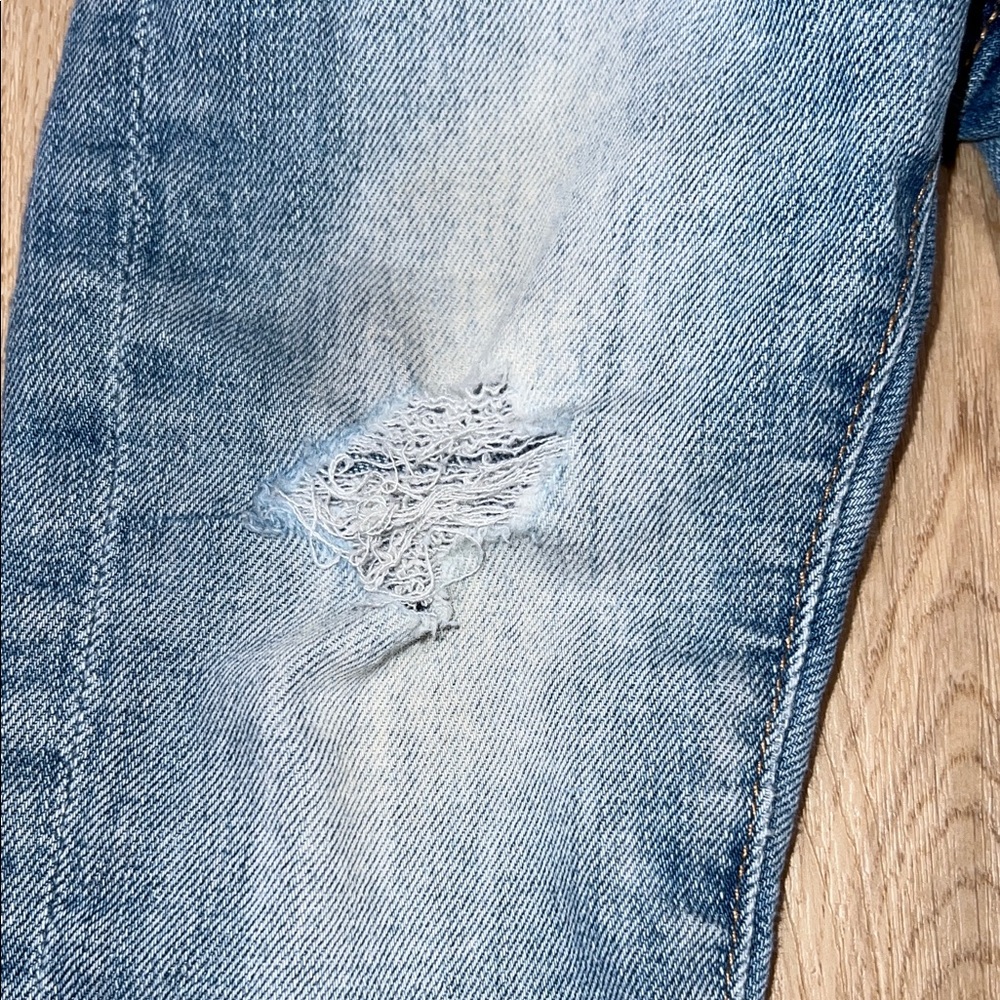 ๐๏ธ 4 for $20 ๐๏ธ - GAP Kids Light Blue Distressed Jeans - Picture 5 of 12